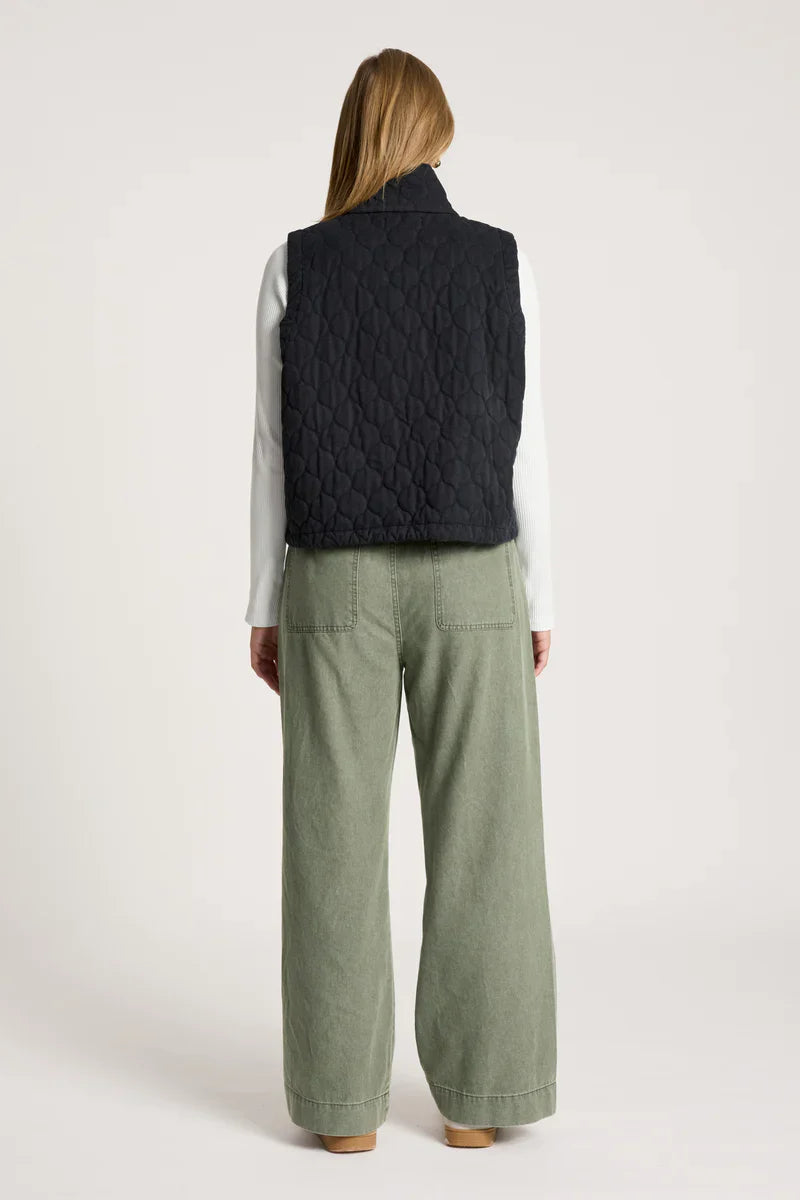 Sansi Quilted Crop Vest / Black